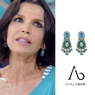 Maria Cuffaro indossa orecchini Ayala Bar